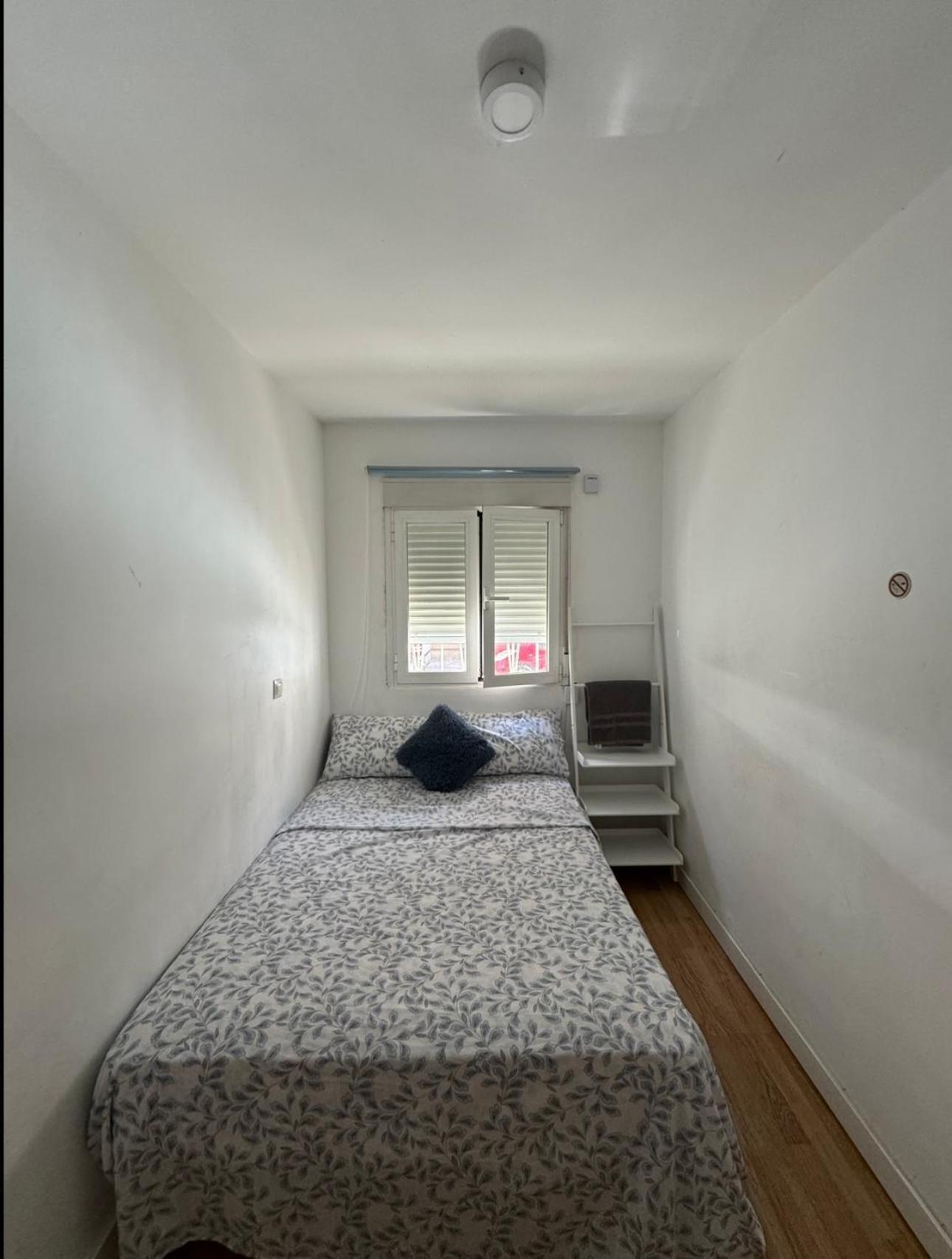 Habitacion Con Bano Compartido Hotel Madrid Bagian luar foto